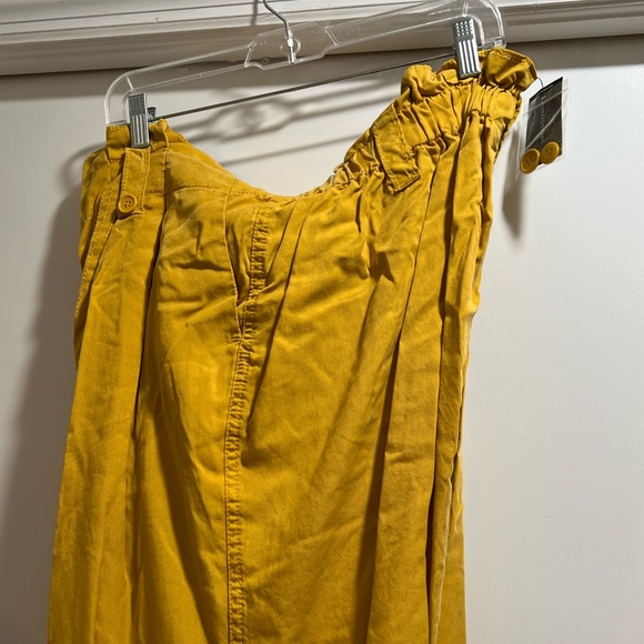 Size 20 NWT Paperbag Gold Pants, Elastic Waist - Picture 3 of 8